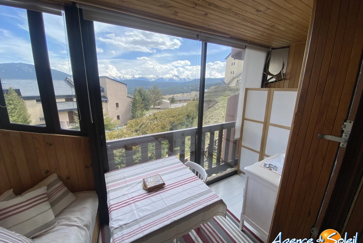 Loggia Studio meublé avec vue sur les montagnes à Les Angles – Garage inclus 