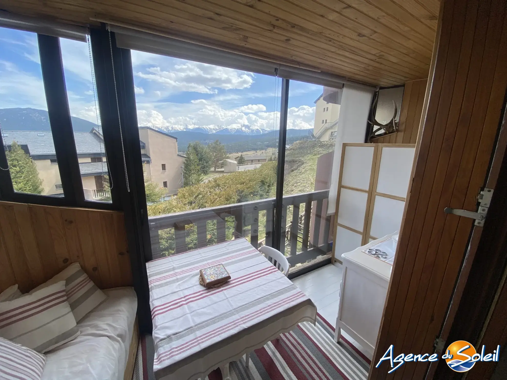 Loggia Studio meublé avec vue sur les montagnes à Les Angles – Garage inclus 