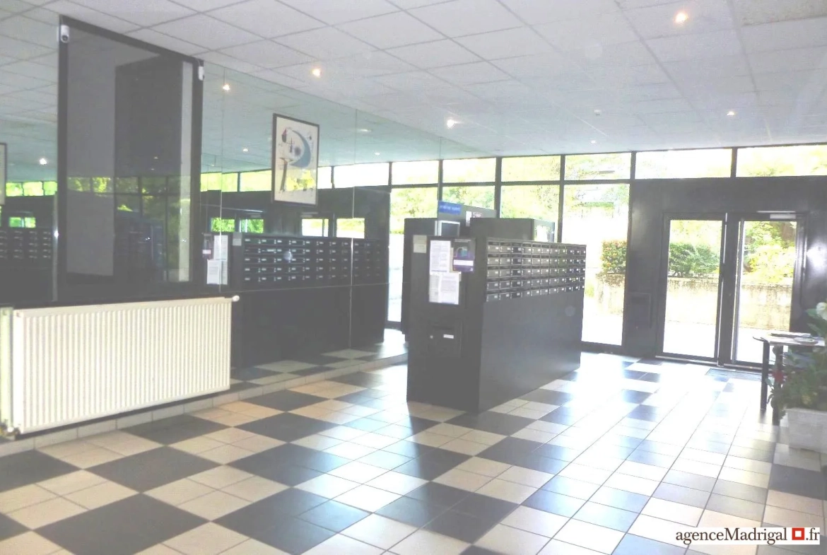 Studio en vente à Voiron loué en LMNP avec bail commercial, bon rendement 