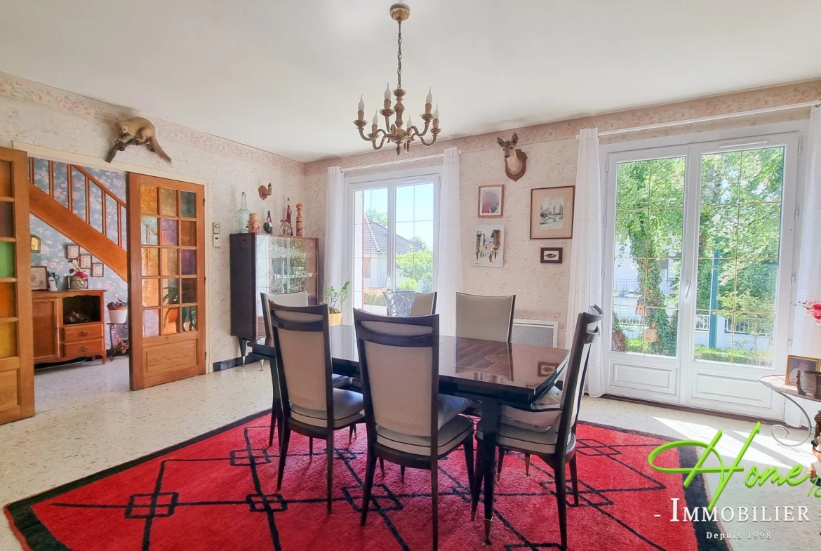 Maison à vendre à Fussy, proche Bourges, 3 chambres, terrasse, sous-sol complet 