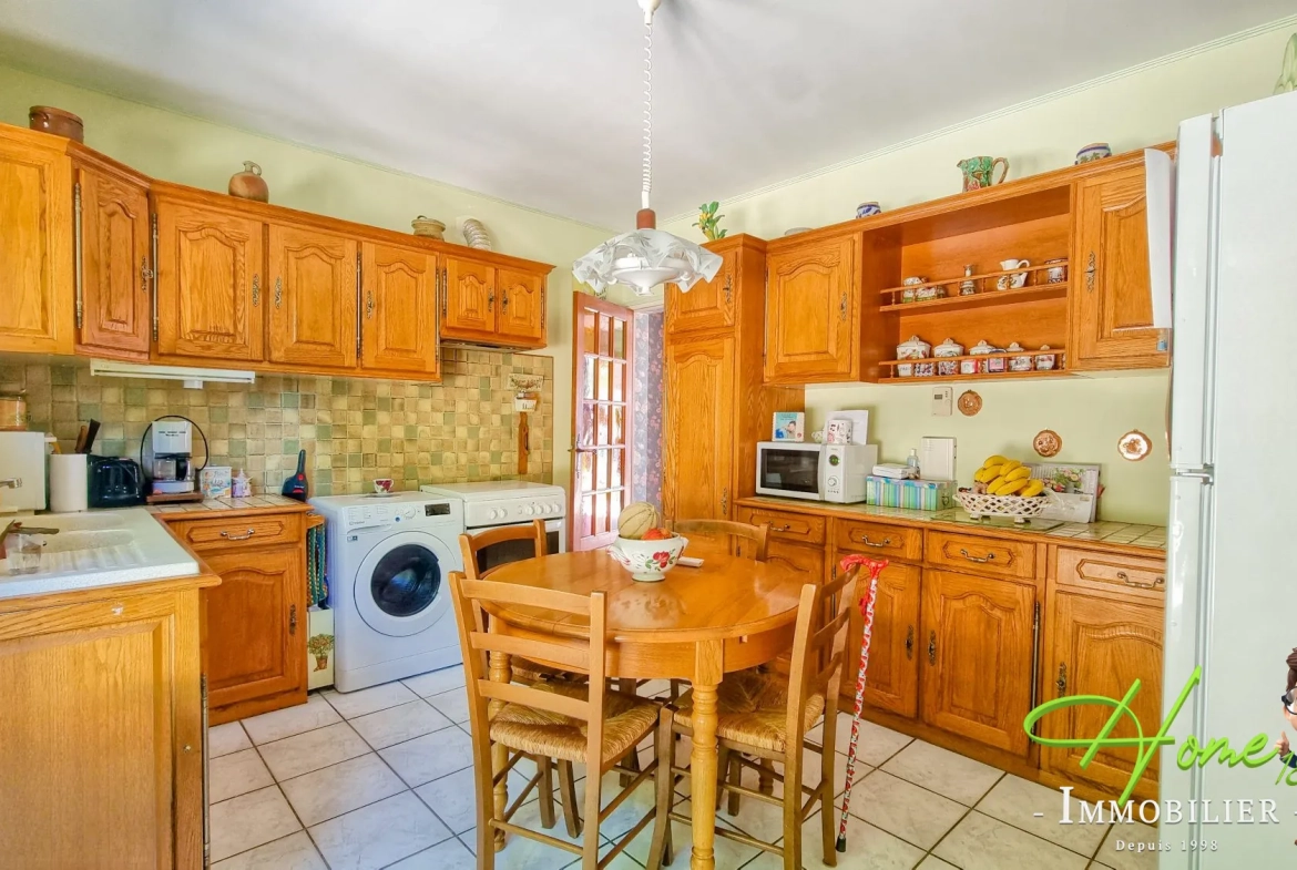 Maison à vendre à Fussy, proche Bourges, 3 chambres, terrasse, sous-sol complet 