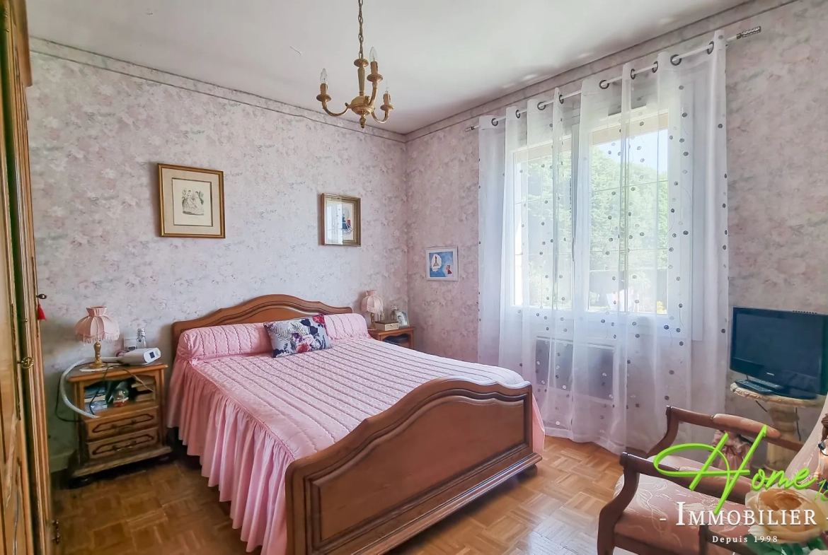 Maison à vendre à Fussy, proche Bourges, 3 chambres, terrasse, sous-sol complet 