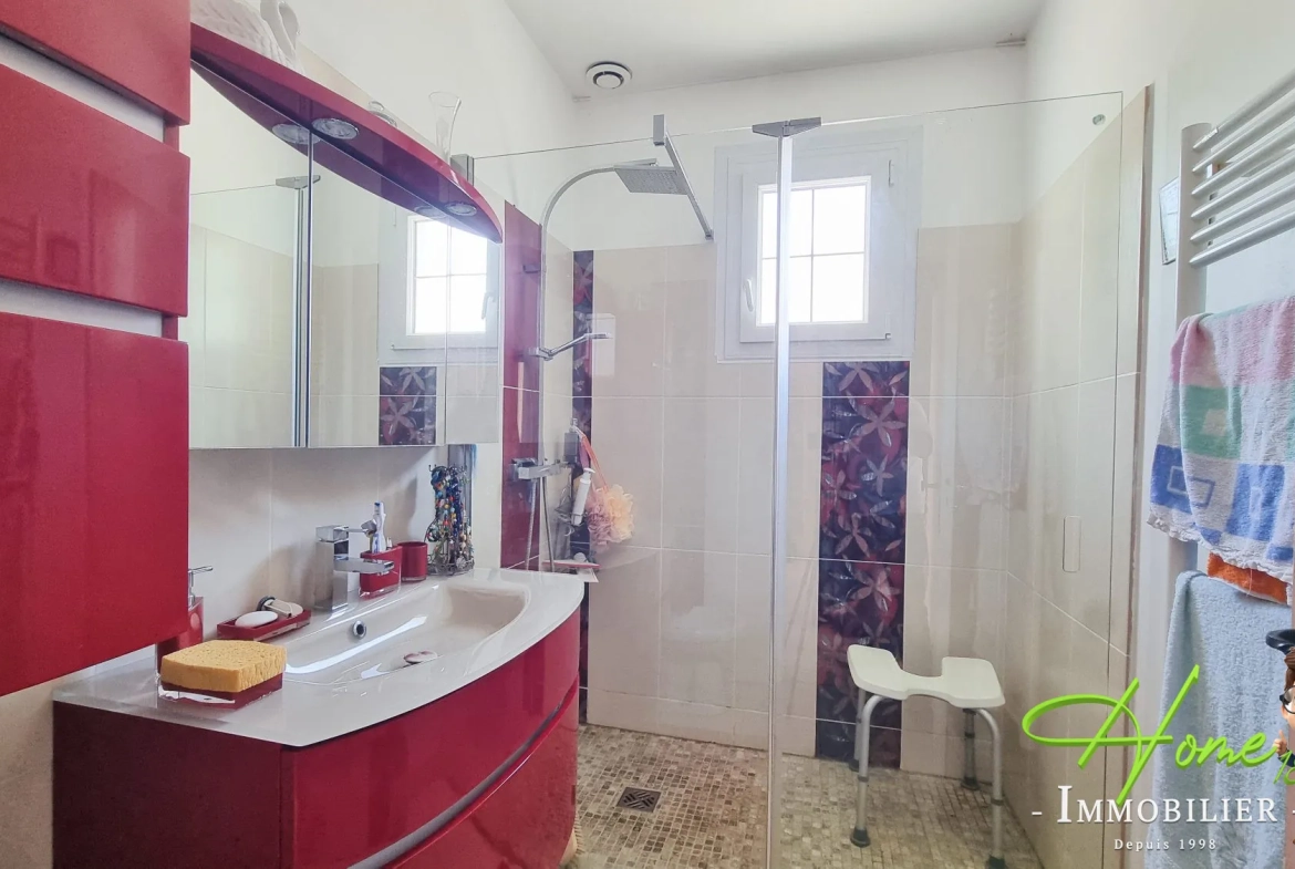 Maison à vendre à Fussy, proche Bourges, 3 chambres, terrasse, sous-sol complet 