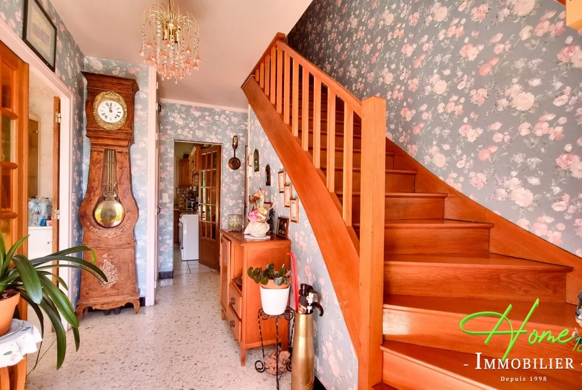 Maison à vendre à Fussy, proche Bourges, 3 chambres, terrasse, sous-sol complet 