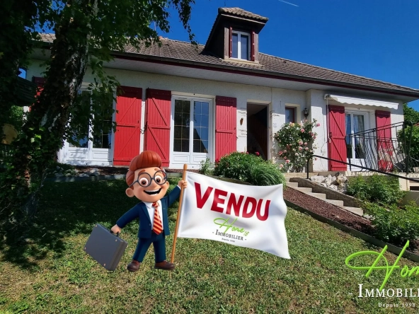 Maison à vendre à Fussy, proche Bourges, 3 chambres, terrasse, sous-sol complet