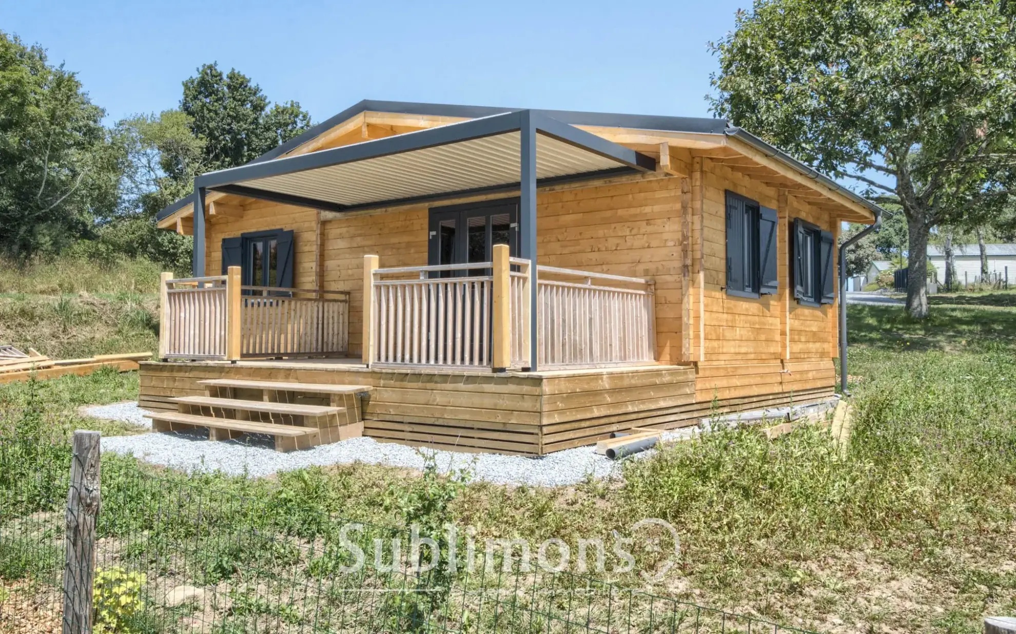 Chalet en bois 46 m² à Sulniac - Résidence sécurisée avec terrasse et piscine 