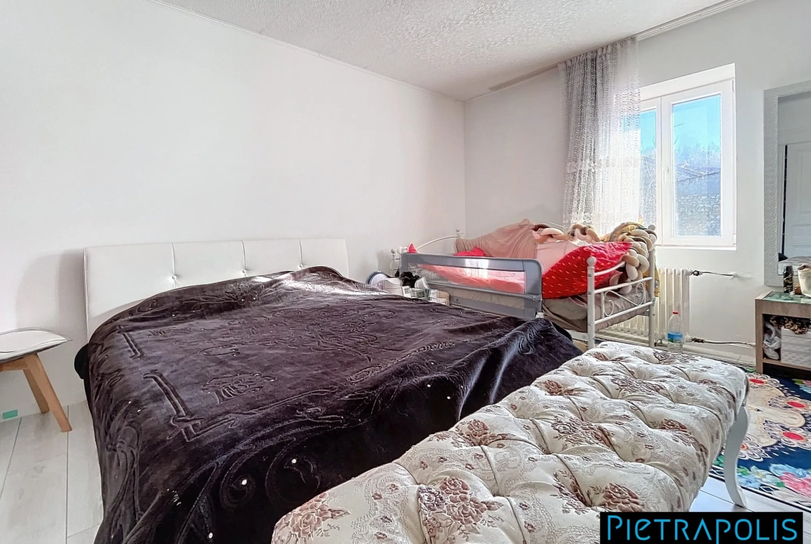 Maison rénovée avec 3 chambres et potentiel d'extension à Pietrapolis 