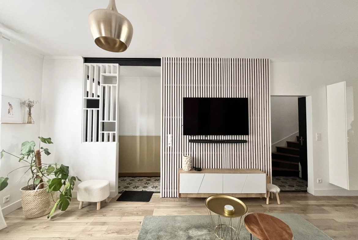 Maison rénovée de 113 m² avec jardin et garage à Cholet - Quartier Descartes 