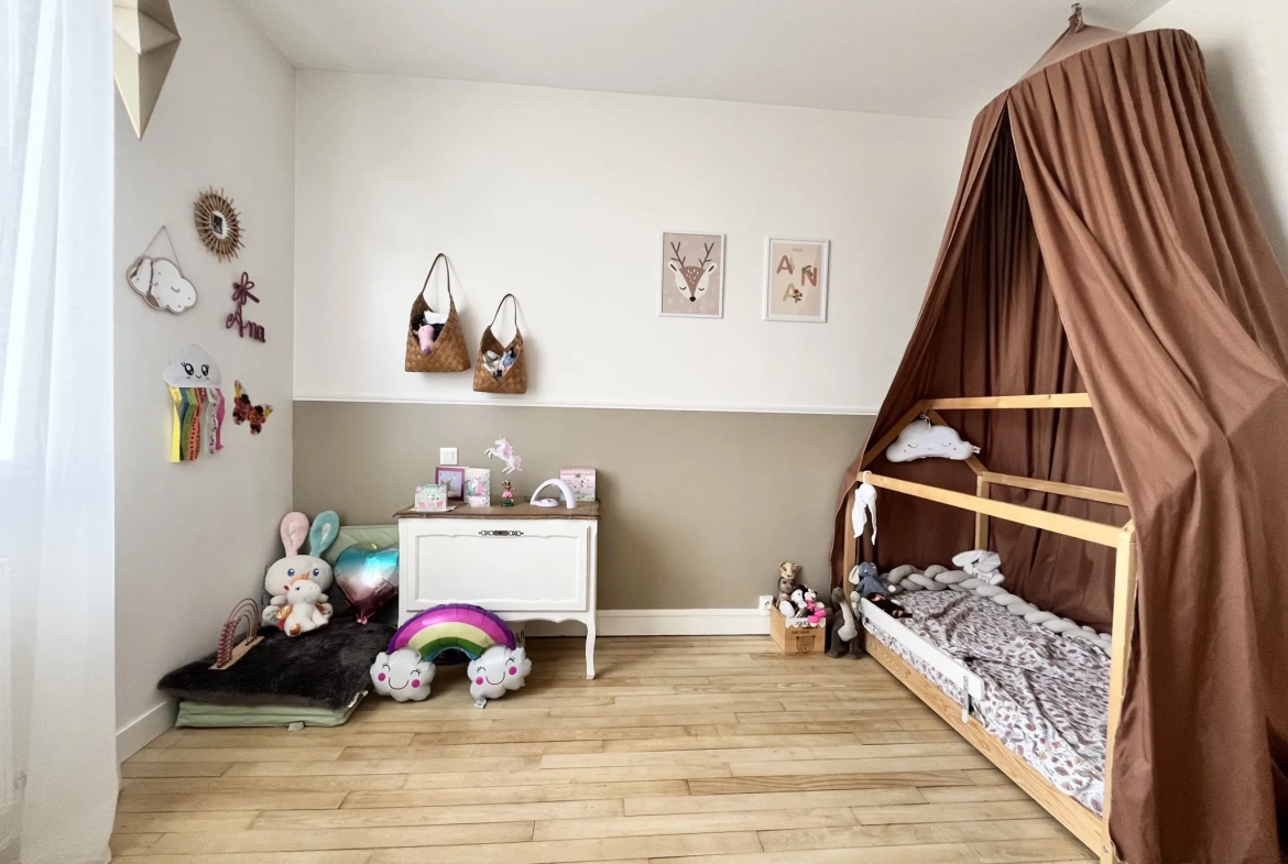 Maison rénovée de 113 m² avec jardin et garage à Cholet - Quartier Descartes 