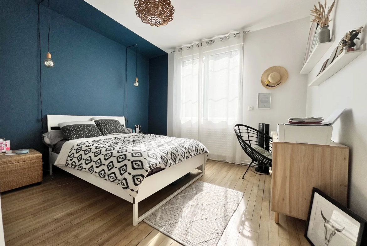 Maison rénovée de 113 m² avec jardin et garage à Cholet - Quartier Descartes 