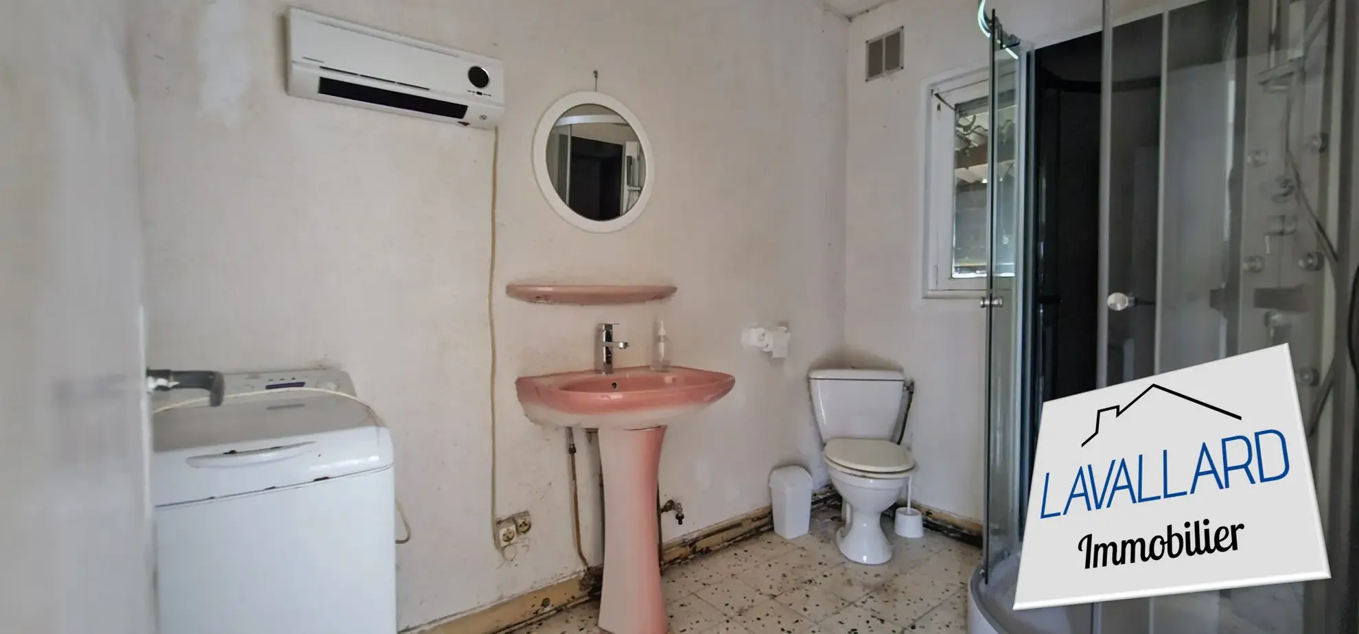 Maison de plain-pied à rénover avec 2 chambres et jardin à Canaples 