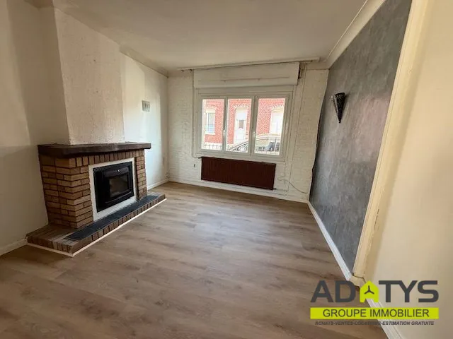 Maison à vendre à Brebières avec 3 chambres, garage et cour privée 
