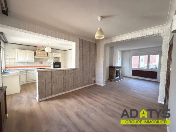 Maison à vendre à Brebières avec 3 chambres, garage et cour privée