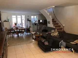 Maison de village en vente à Le Bousquet-d'Orb - Opportunité d'investissement 