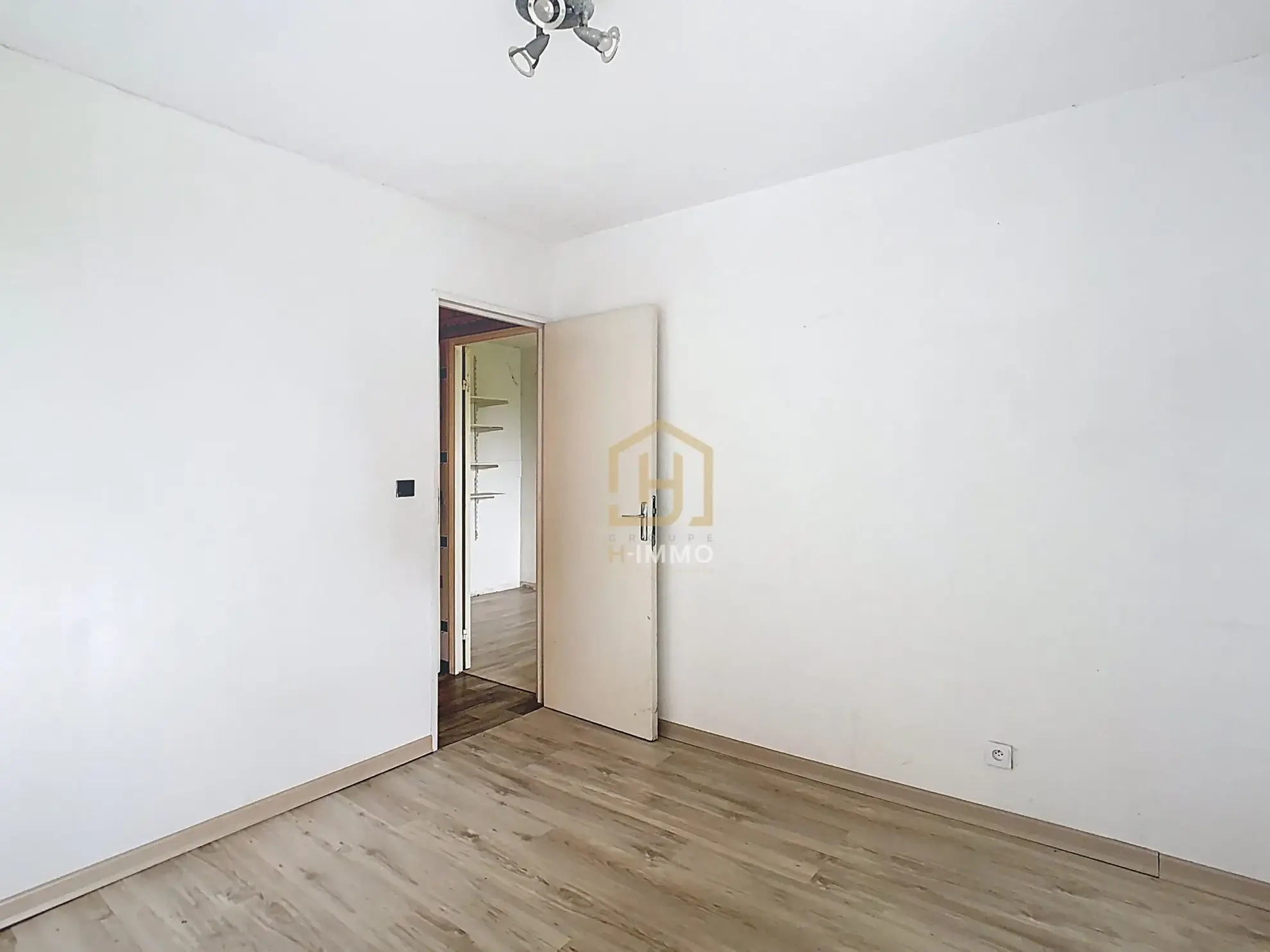 Appartement T4 Duplex à Grenoble - Prestations et Localisation Stratégiques 
