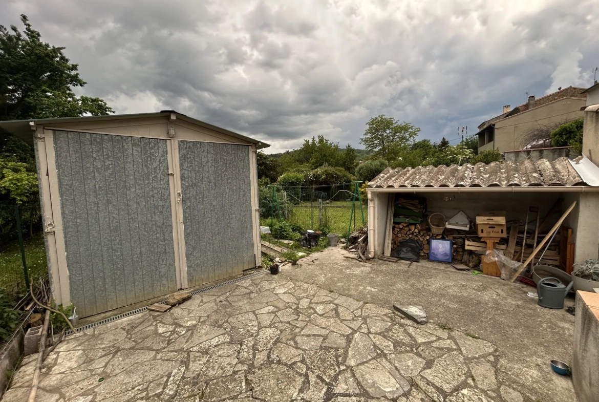 Maison à vendre à Esperaza avec jardin, dépendance et 2 chambres 