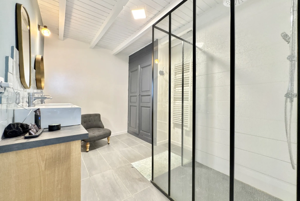 Immeuble à vendre à Penne d’Agenais avec trois appartements, proche du bourg médiéval 