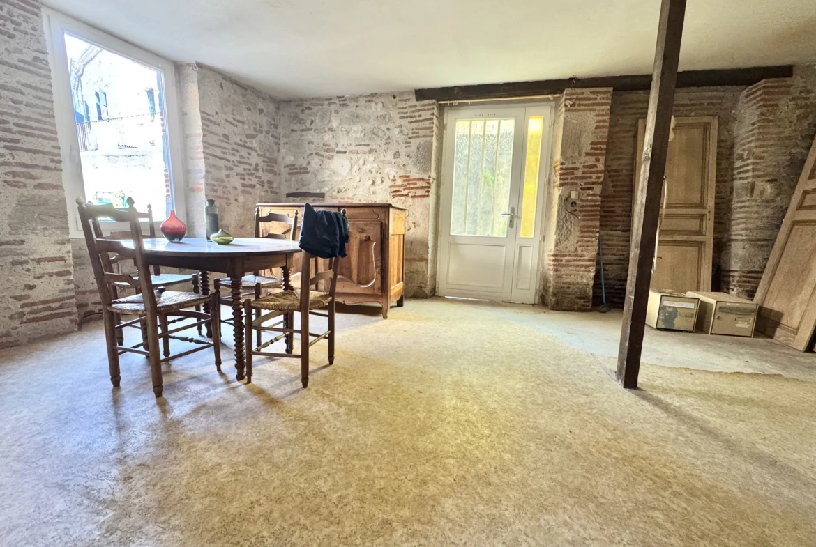 Immeuble à vendre à Penne d’Agenais avec trois appartements, proche du bourg médiéval 