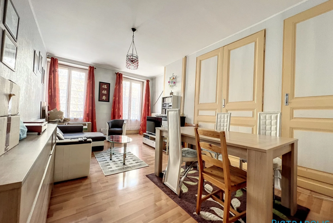 Appartement de 96 m² en plein centre de Tarare avec caves et faibles charges 