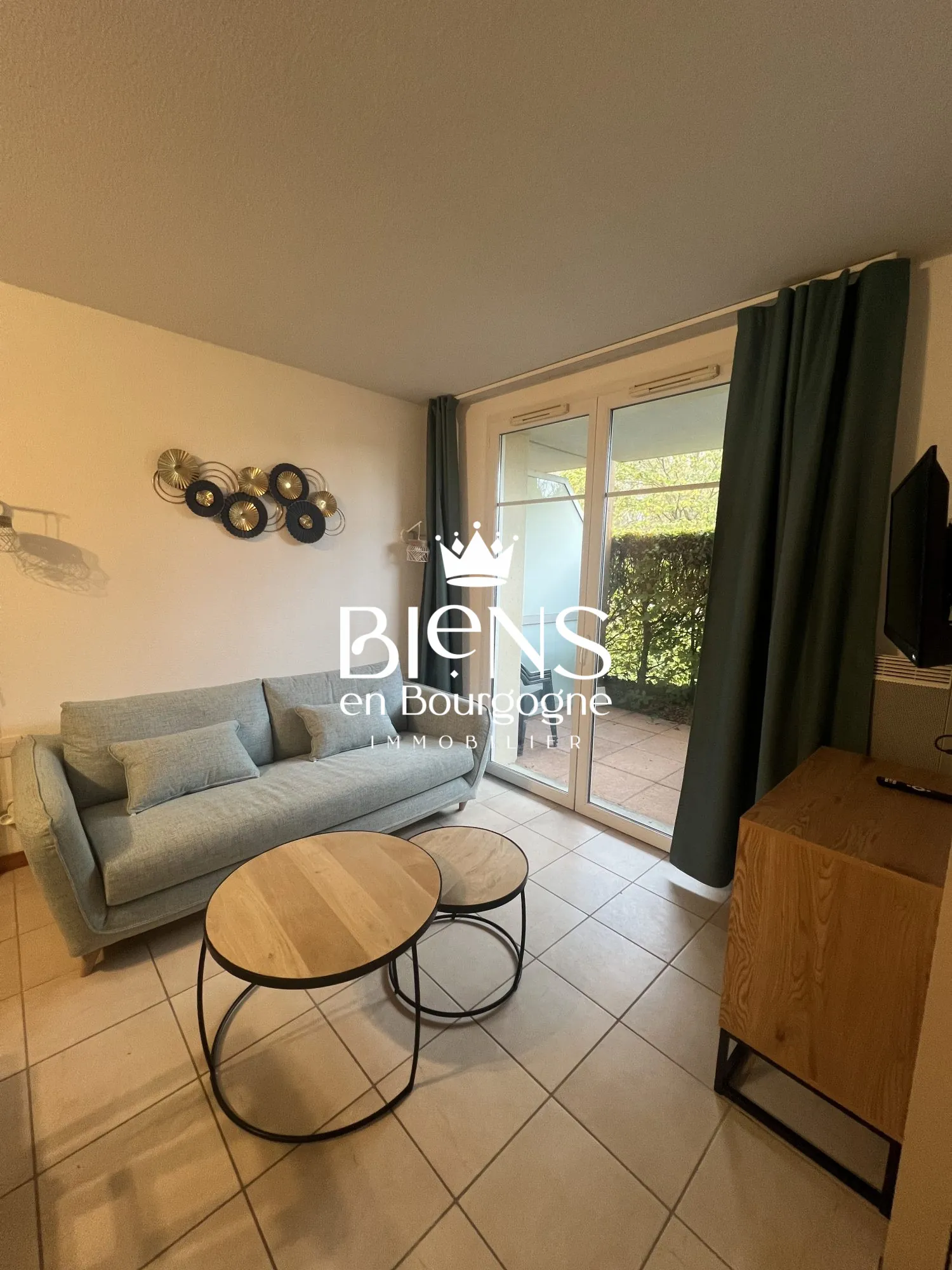 SALON Appartement 4 chambres avec piscine et terrasse près du Golf de Levernois à Beaune 