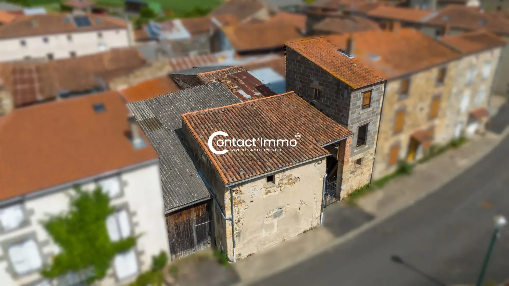 Ensemble immobilier en pierre à Vassel à rénover pour investissement ou résidence 