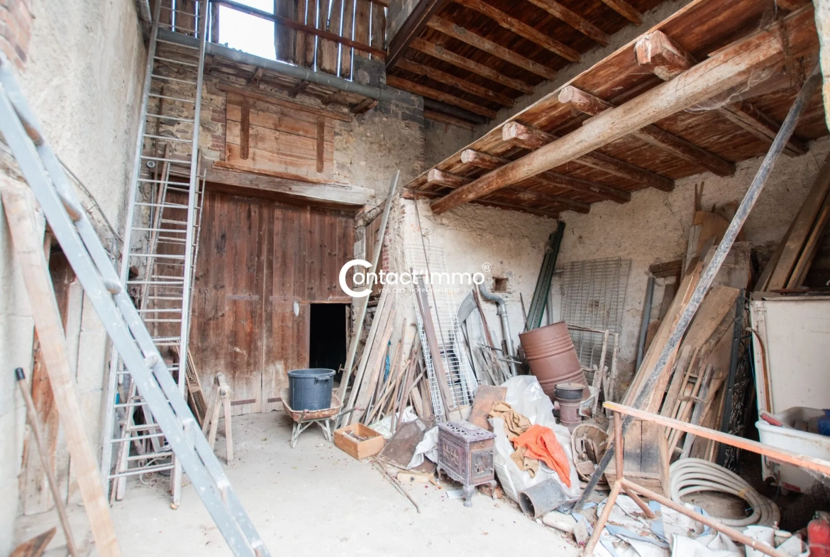 Ensemble immobilier en pierre à Vassel à rénover pour investissement ou résidence 