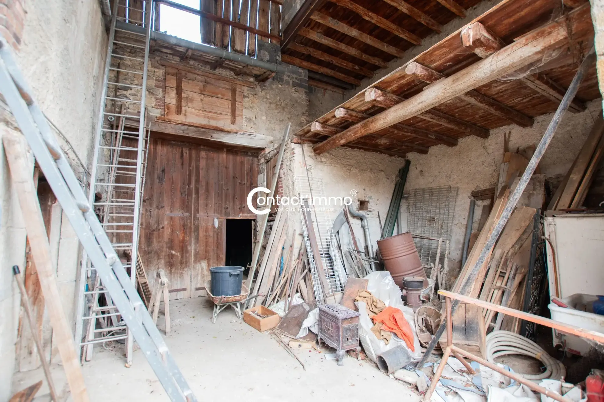 Ensemble immobilier en pierre à Vassel à rénover pour investissement ou résidence 