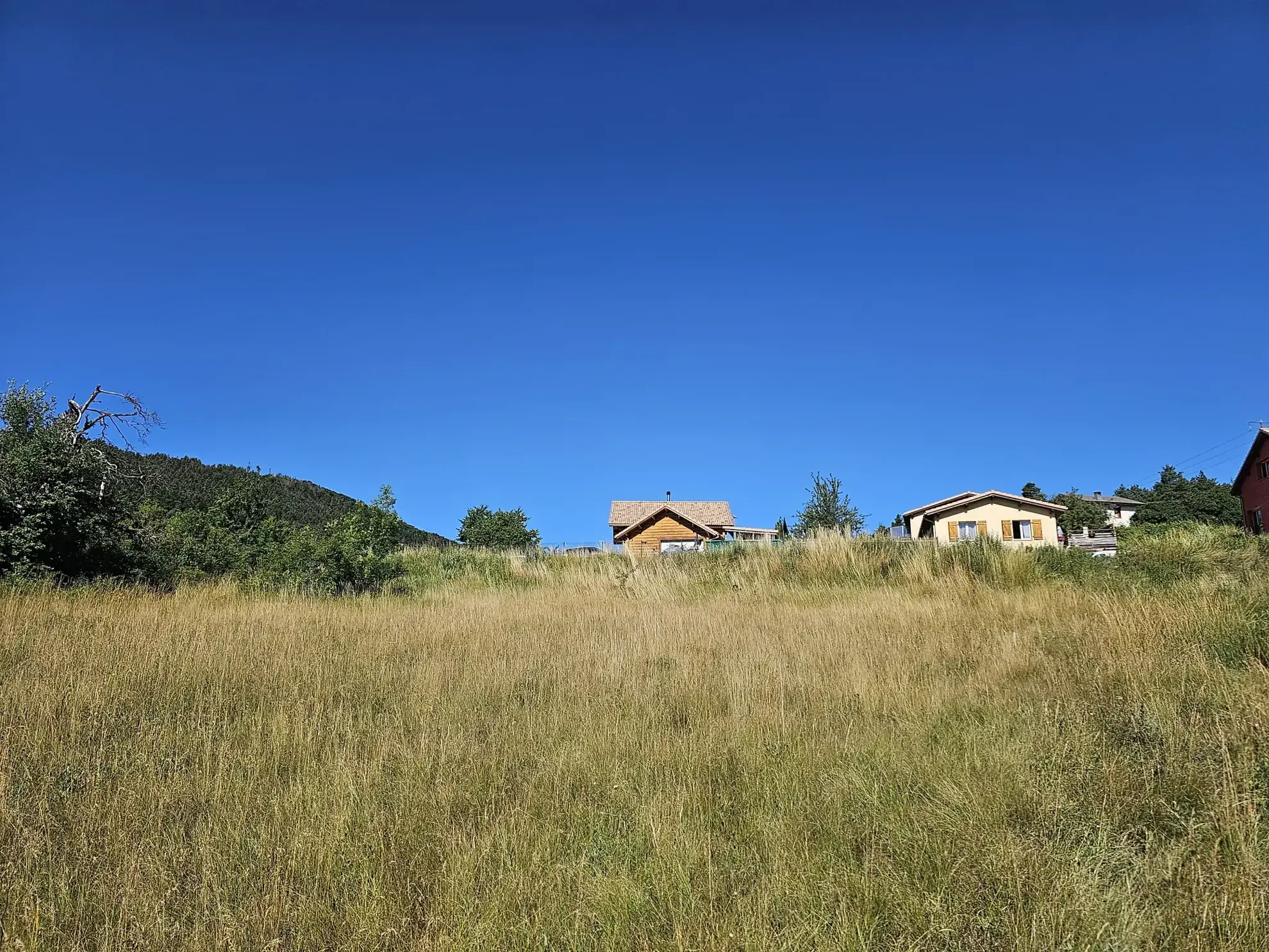 Terrain constructible à vendre à Andon - Vue montagne, tranquillité et proximité des commodités 
