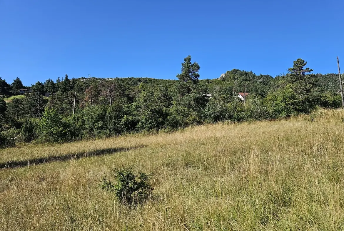 Terrain constructible à vendre à Andon - Vue montagne, tranquillité et proximité des commodités 