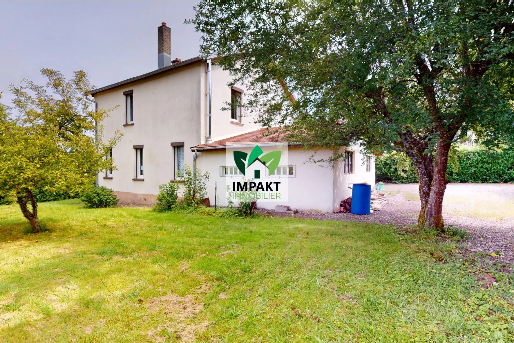 Maison ancienne à vendre à Champagney avec grand jardin et potentiel de rénovation 