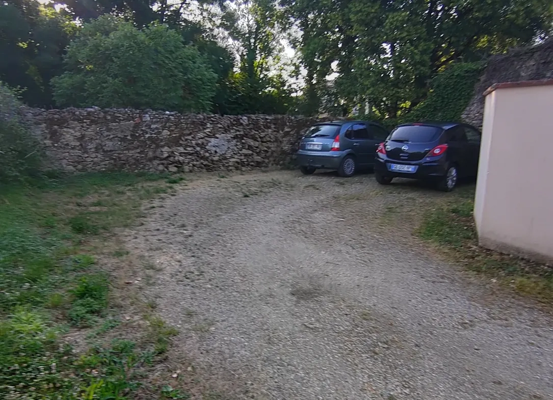 Maison de village à Langon avec terrasse, jardin et parking, proche commodités 