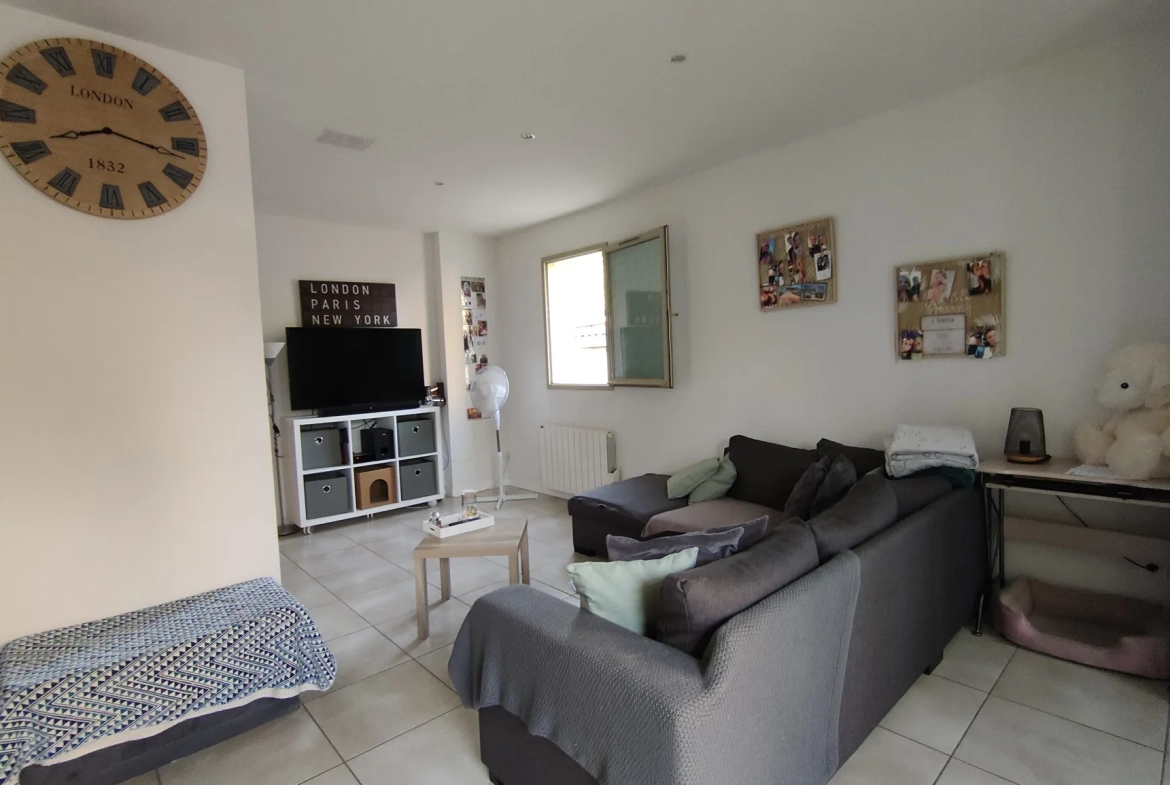 Maison de village à Langon avec terrasse, jardin et parking, proche commodités 