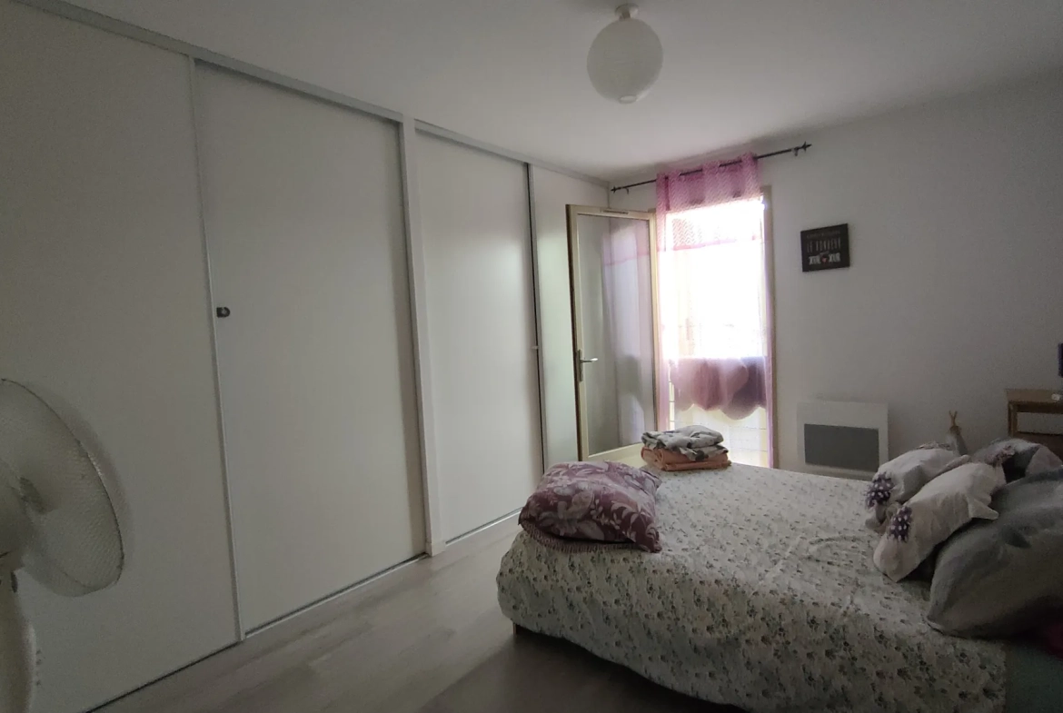 Maison de village à Langon avec terrasse, jardin et parking, proche commodités 