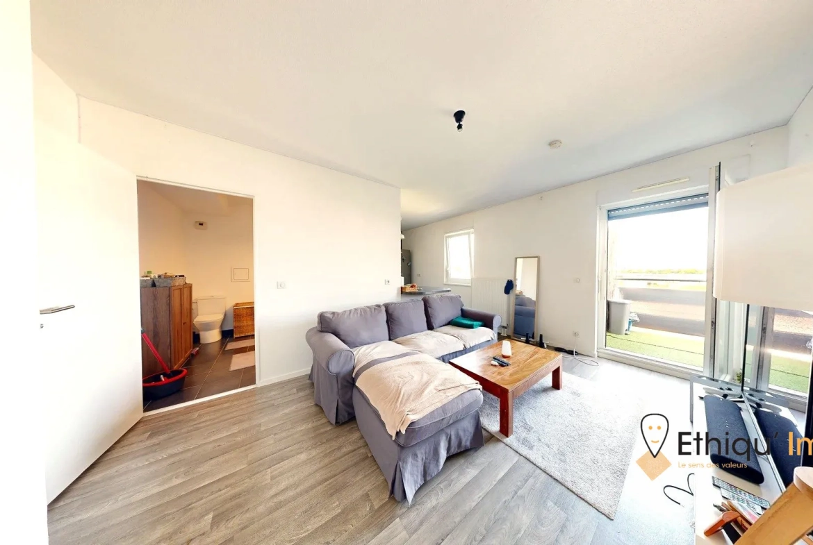 Charmant appartement 2 pièces avec balcon et garage à Strasbourg 
