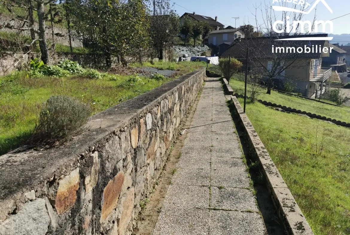 Maison familiale avec jardin à Ambert - 4 chambres, vue dégagée, 124 950 € 