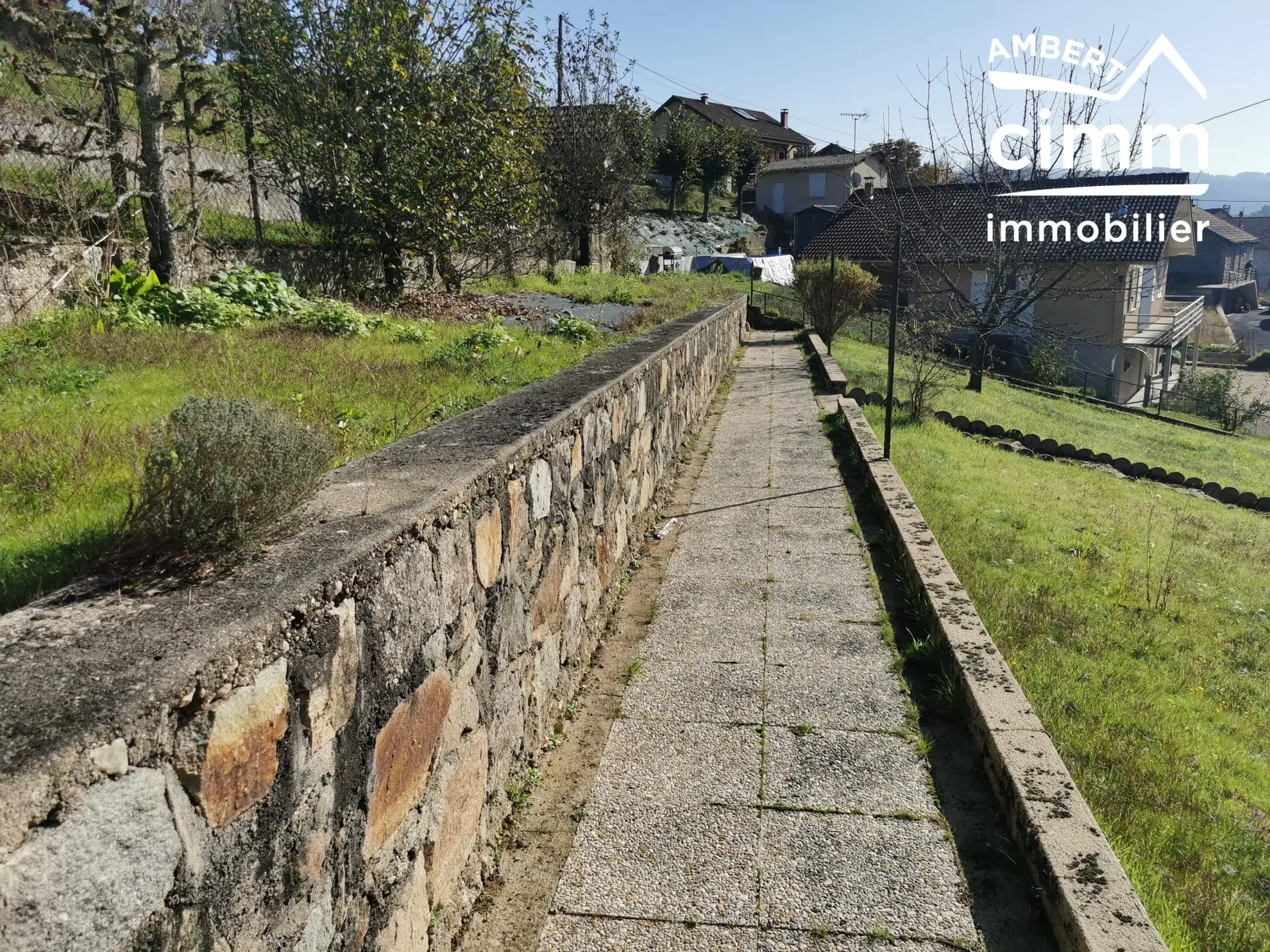 Maison familiale avec jardin à Ambert - 4 chambres, vue dégagée, 124 950 € 