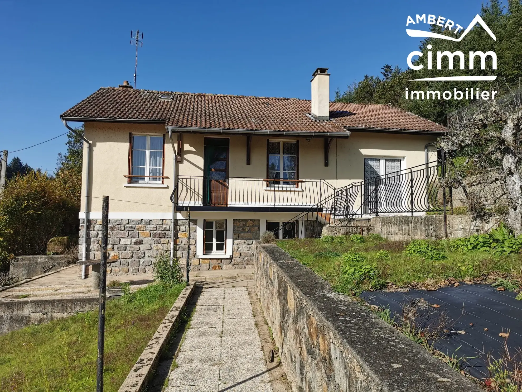 Maison familiale avec jardin à Ambert - 4 chambres, vue dégagée, 124 950 € 