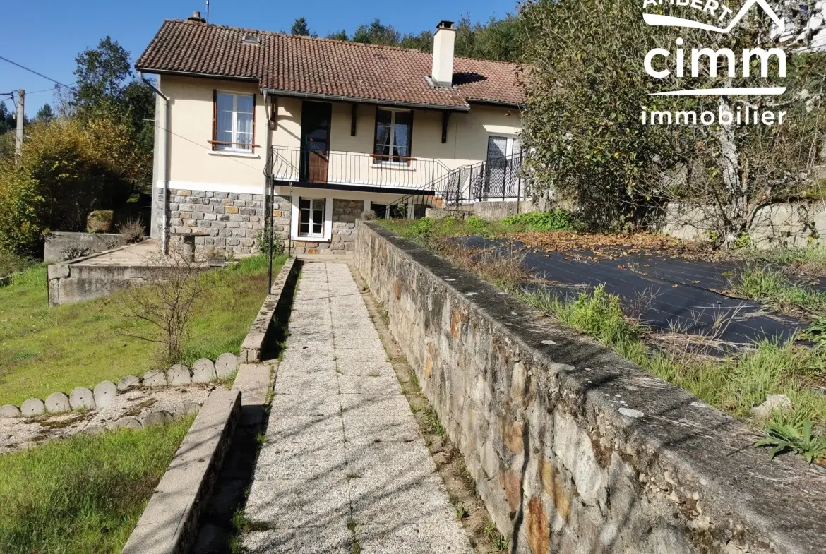 Maison familiale avec jardin à Ambert - 4 chambres, vue dégagée, 124 950 € 