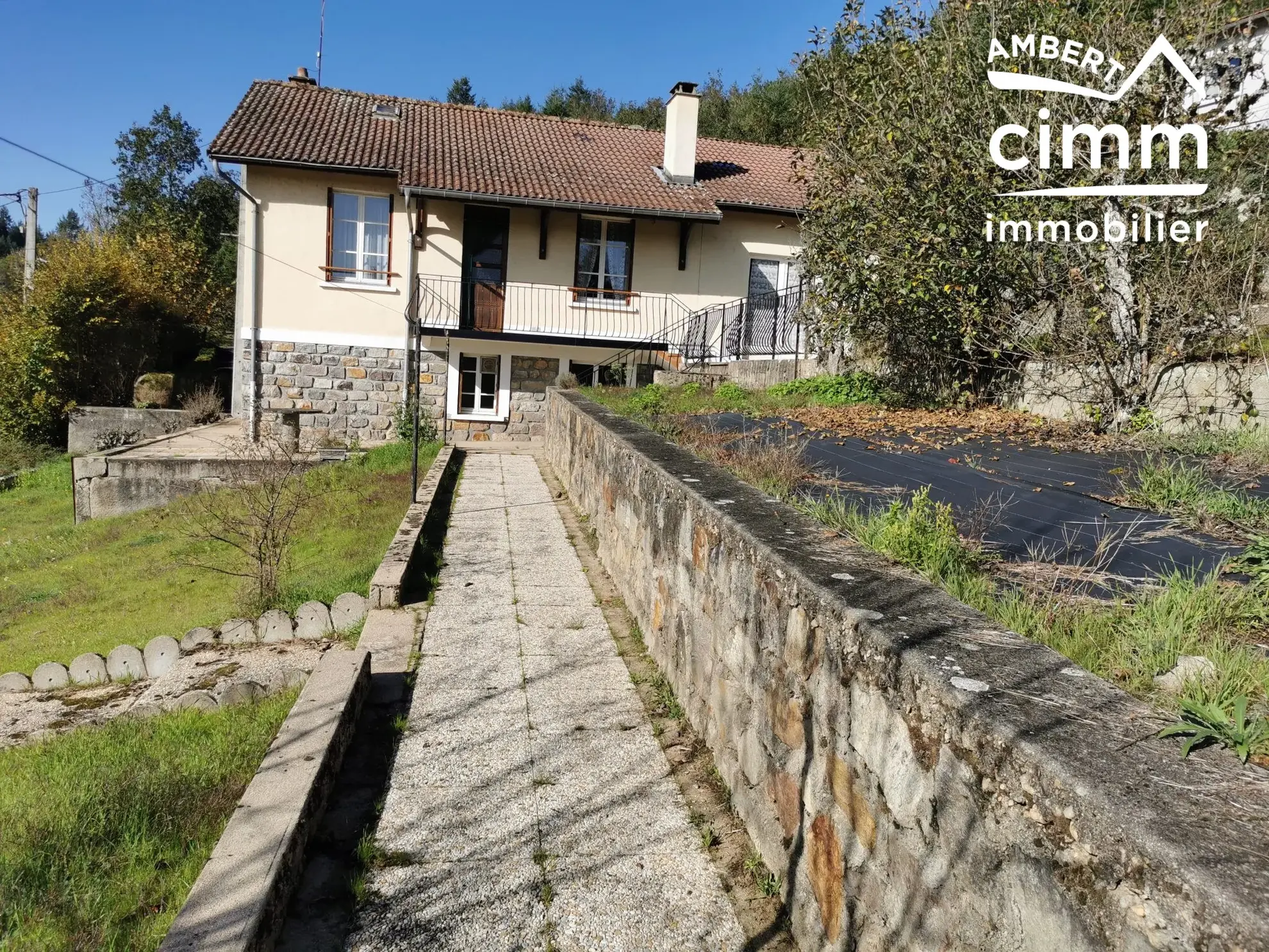 Maison familiale avec jardin à Ambert - 4 chambres, vue dégagée, 124 950 € 