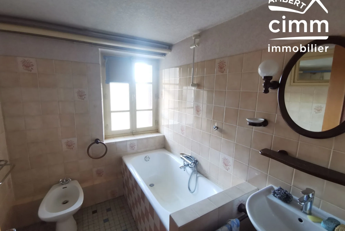 Maison familiale avec jardin à Ambert - 4 chambres, vue dégagée, 124 950 € 