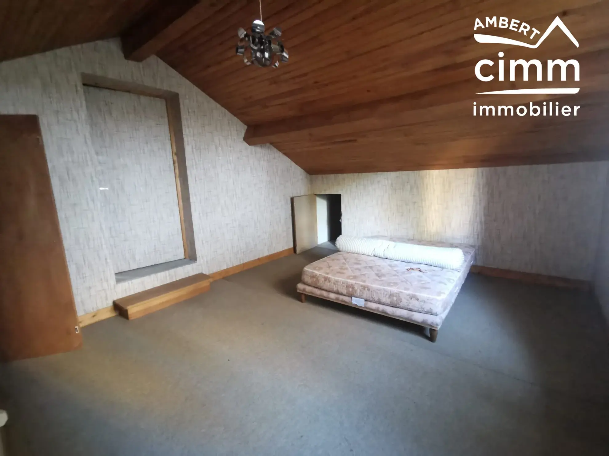 Maison familiale avec jardin à Ambert - 4 chambres, vue dégagée, 124 950 € 