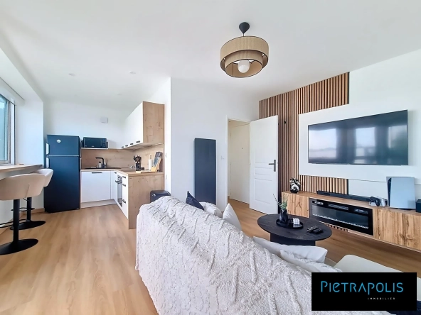 Appartement à vendre à Saint-Priest, lumineux, rénové, meublé, avec parking