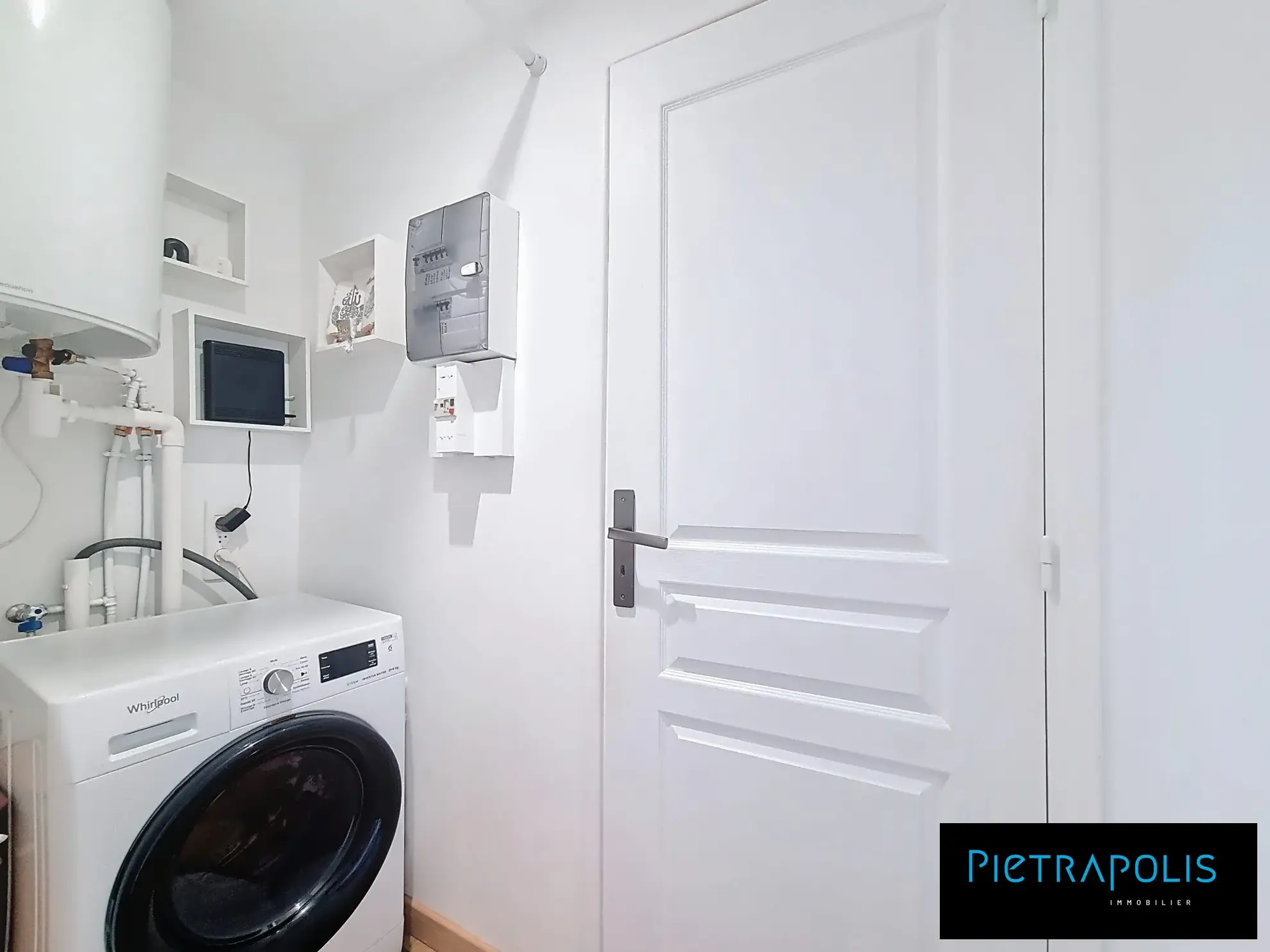 Appartement à vendre à Saint-Priest, lumineux, rénové, meublé, avec parking 