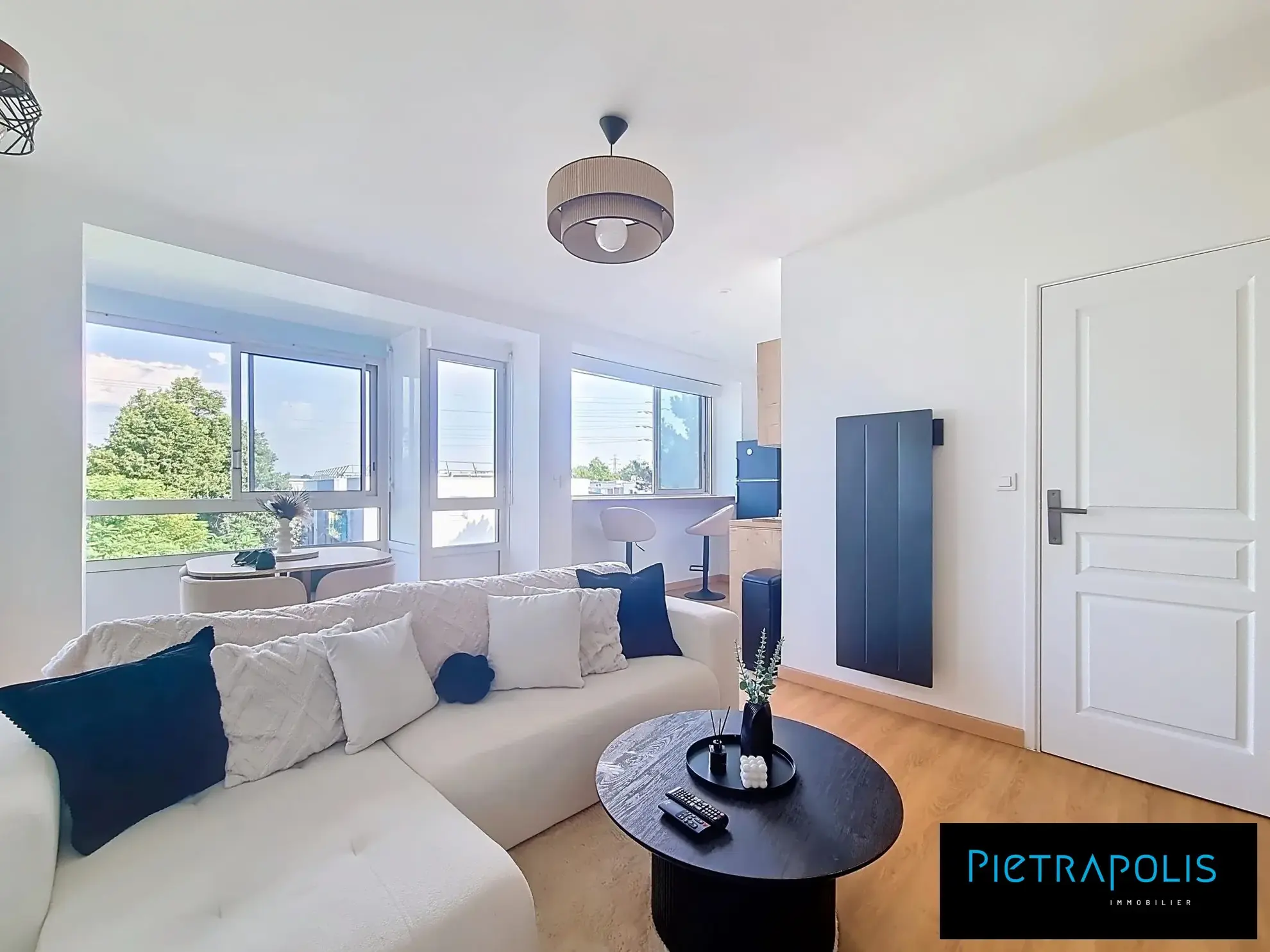 Appartement à vendre à Saint-Priest, lumineux, rénové, meublé, avec parking 