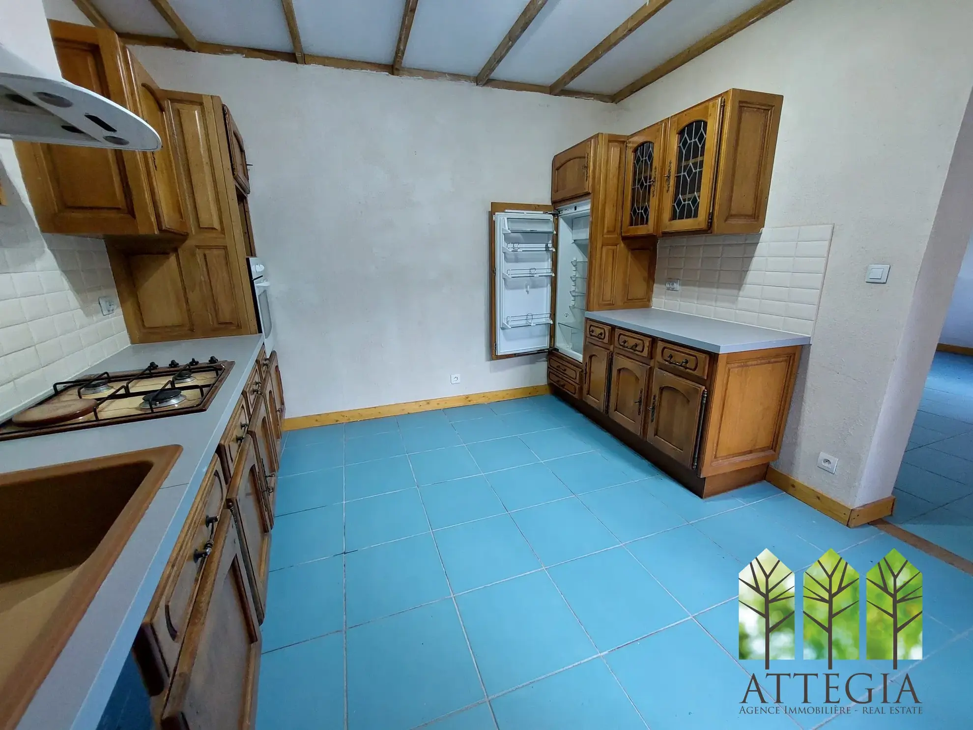 Maison à vendre avec 3 chambres, garage et cour à Châteaumeillant 