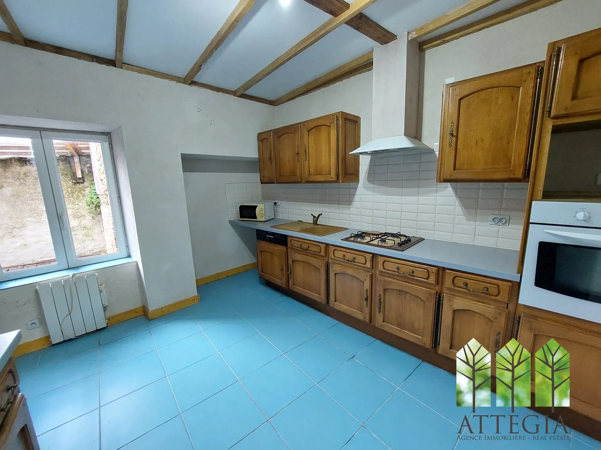 Maison à vendre avec 3 chambres, garage et cour à Châteaumeillant 