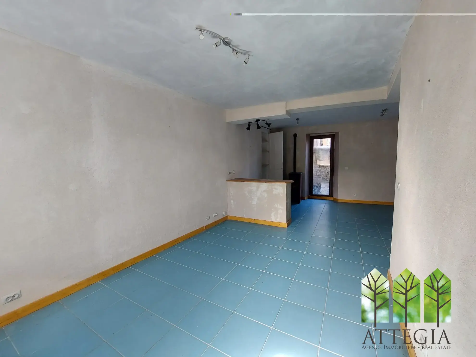 Maison à vendre avec 3 chambres, garage et cour à Châteaumeillant 