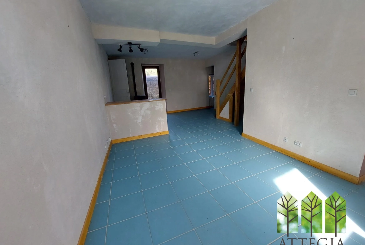 Maison à vendre avec 3 chambres, garage et cour à Châteaumeillant 