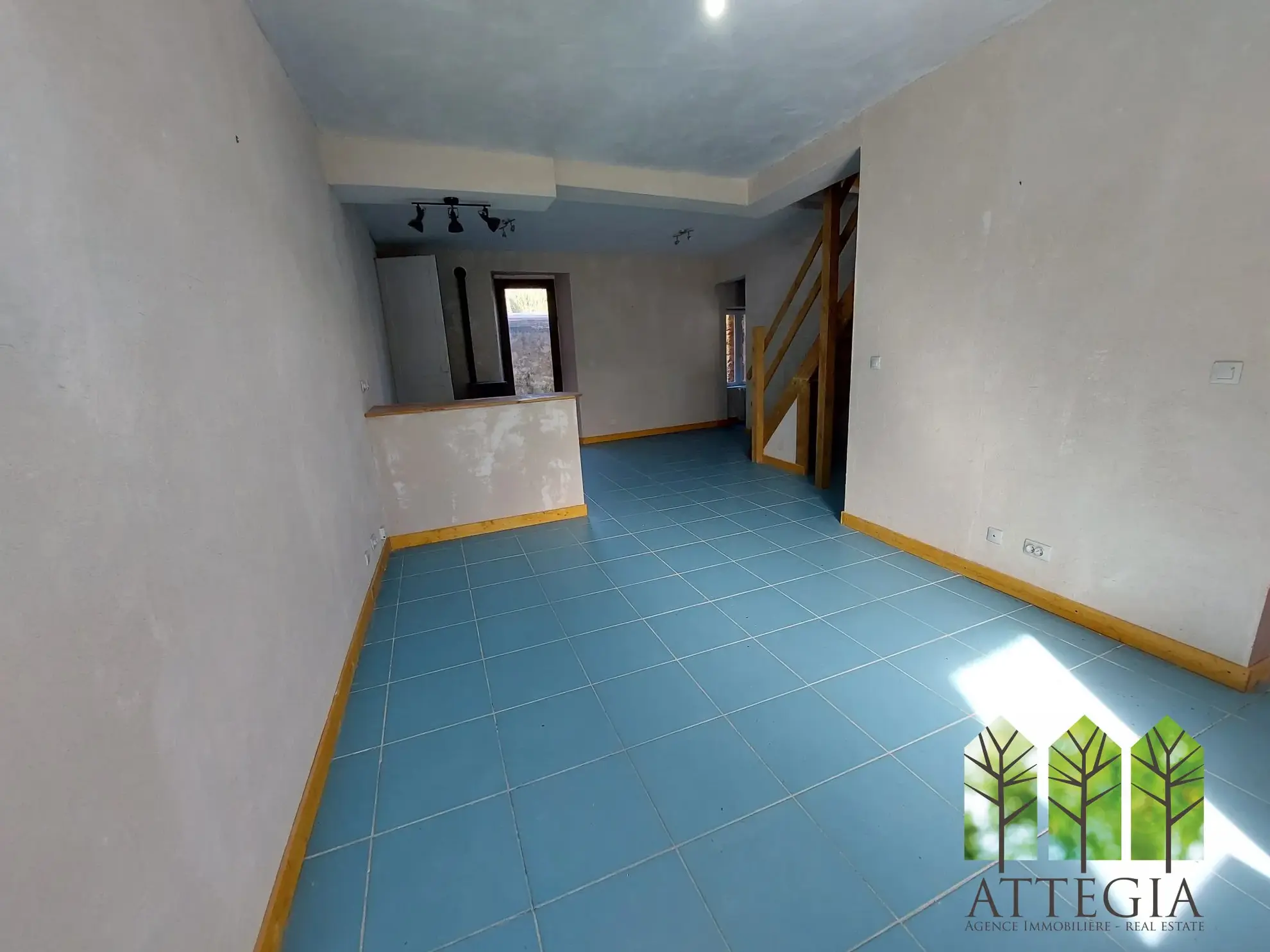 Maison à vendre avec 3 chambres, garage et cour à Châteaumeillant 