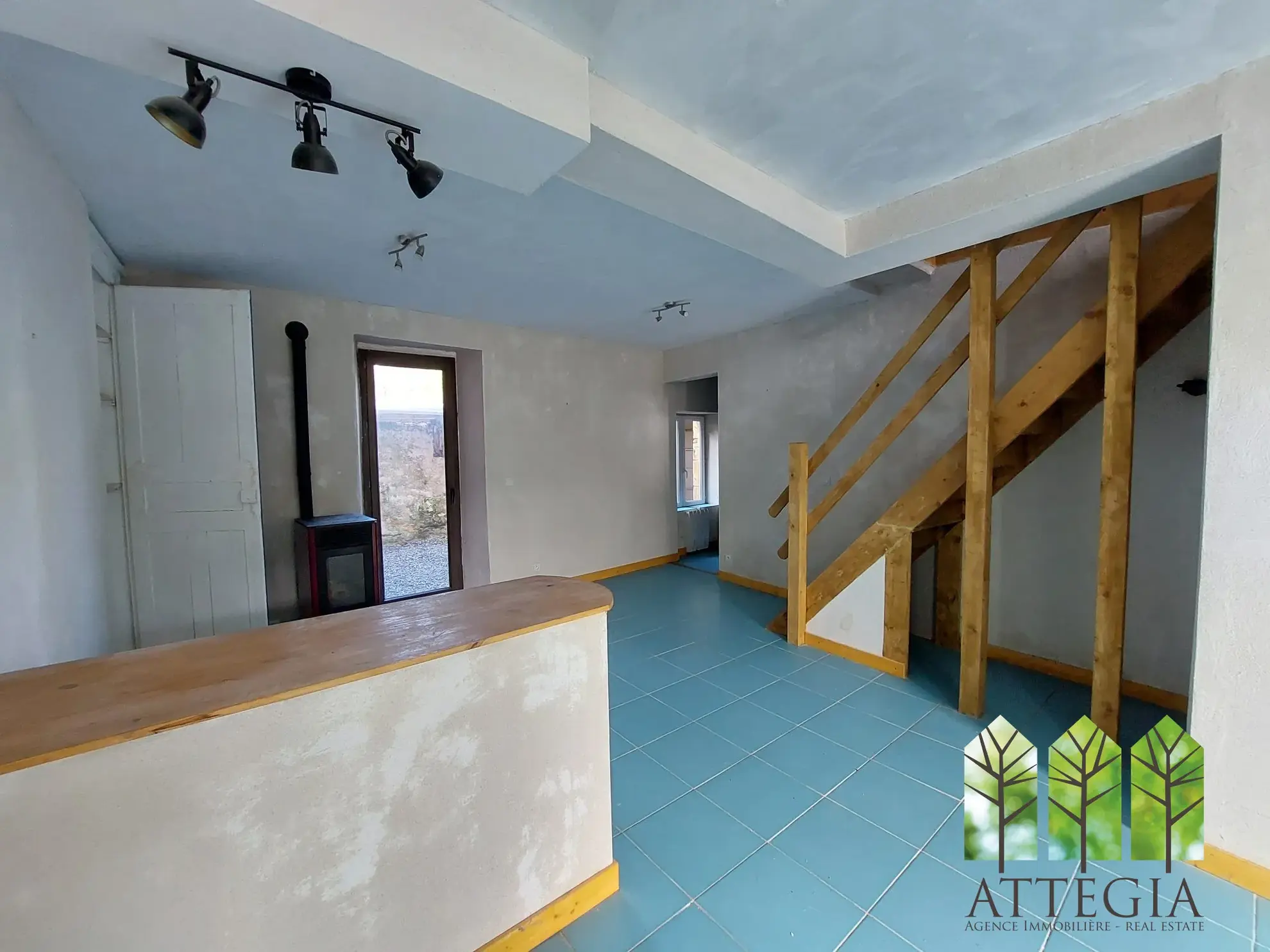 Maison à vendre avec 3 chambres, garage et cour à Châteaumeillant 